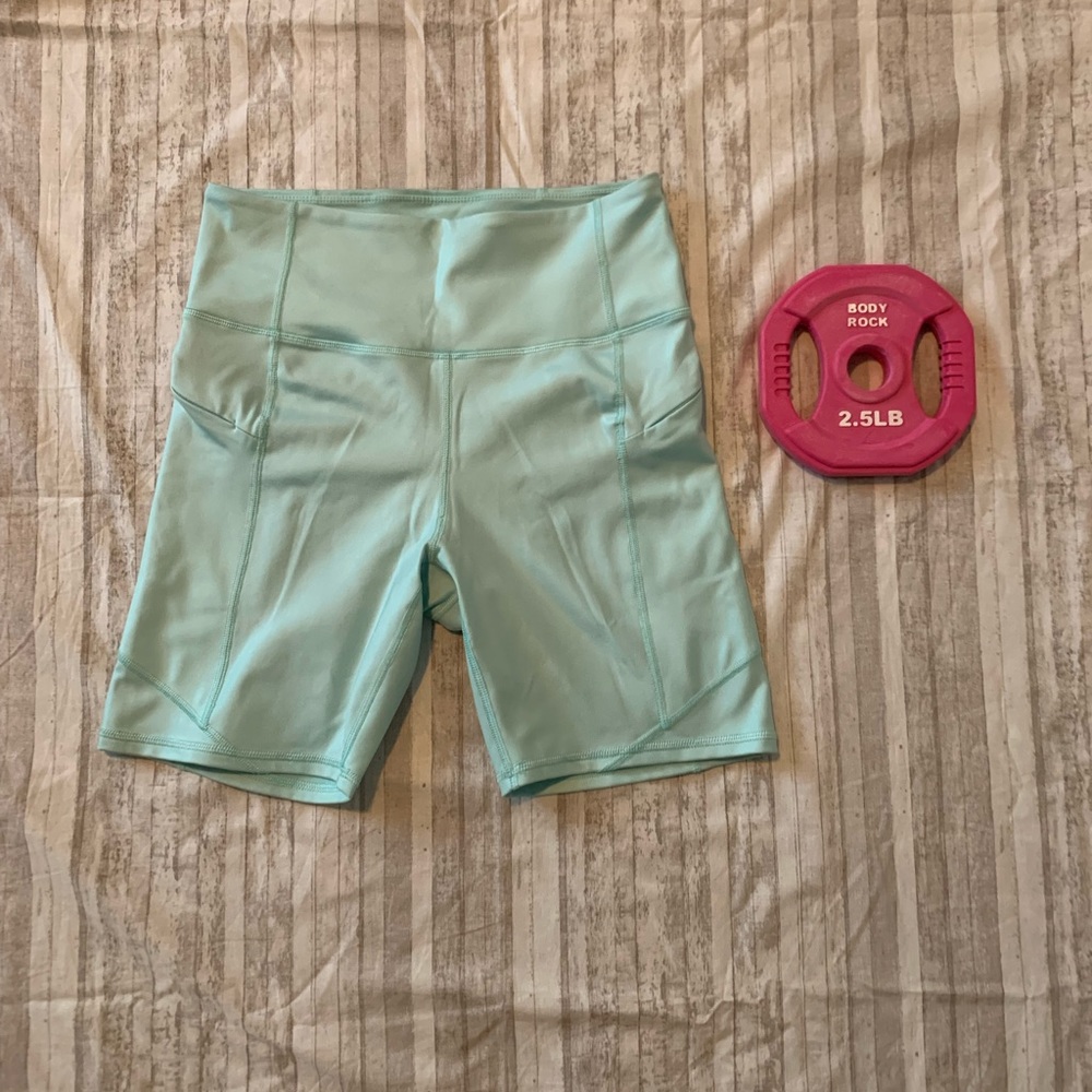 💪🏻 Marika Light Aqua Medium Shorts